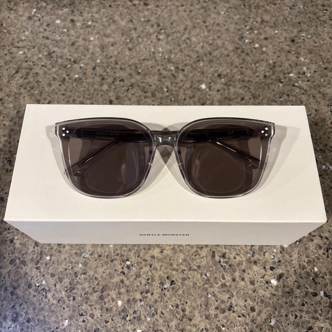 ジェントルモンスター　GENTLE MONSTER BY 灰色　グレー