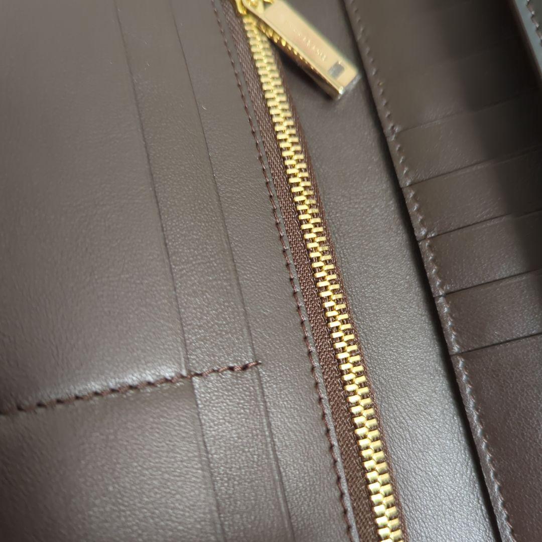 新品未使用　FERRAGAMO 　ワンダレディス　エナメル長財布　黒✕茶