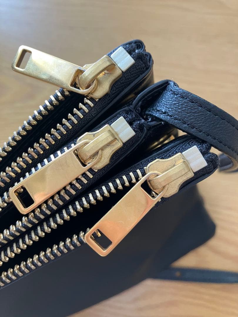 CELINE トリオ　ラージ　ブラック　レザー ショルダーバッグ