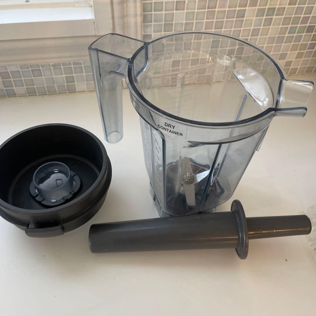 バイタミックス　ドライコンテナ0.９リットル　タンバー付き