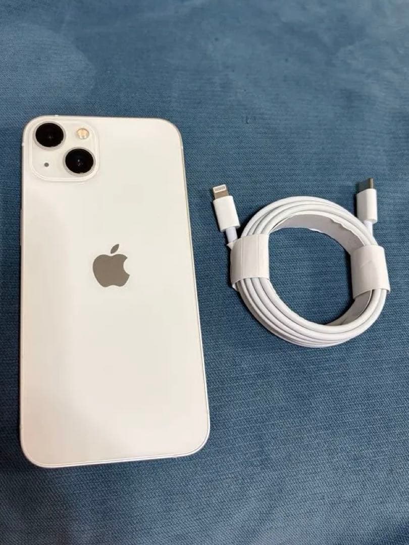 Apple iPhone 13 ホワイト 本体とケーブル