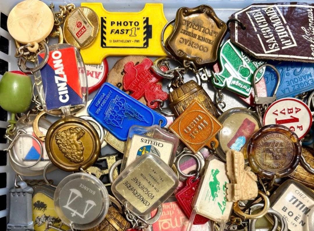 値下げ中!24【100個まとめて!】ヴィンテージ フランスフレンチ キーホルダー