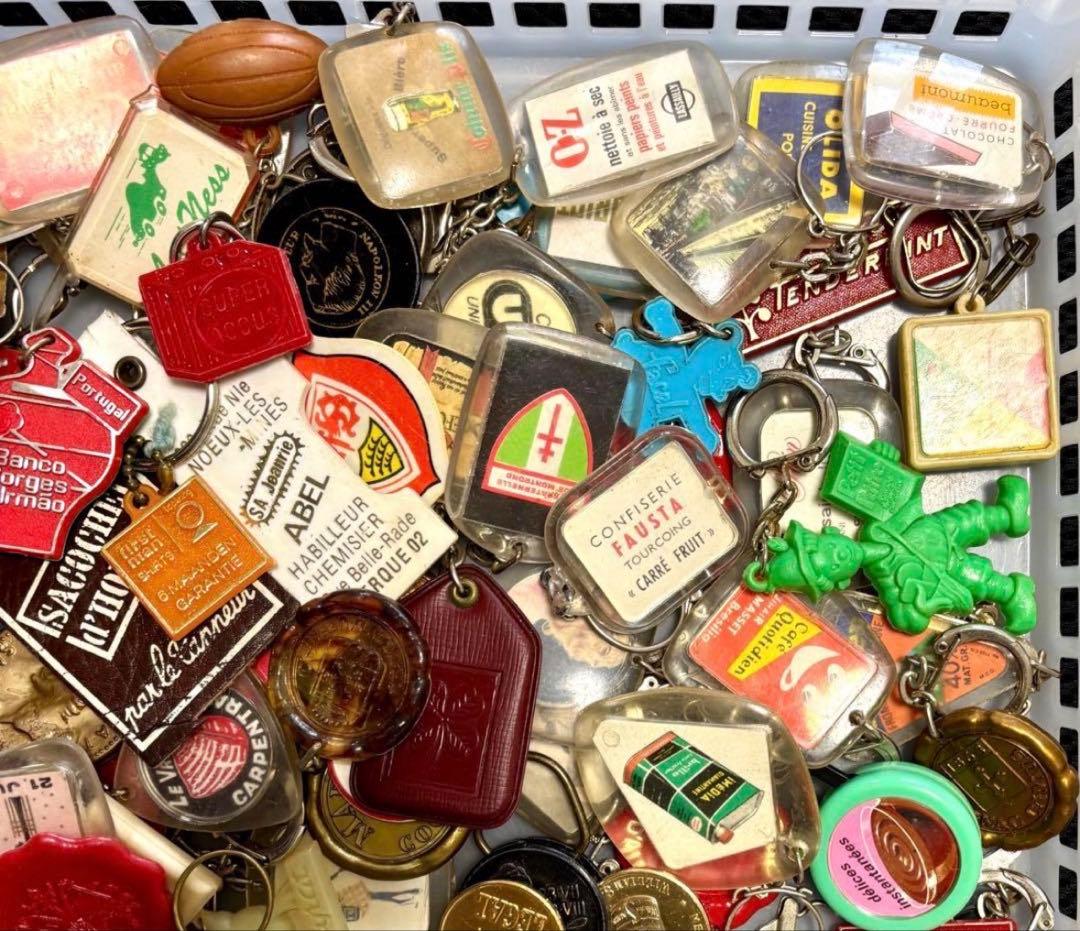 値下げ中!24【100個まとめて!】ヴィンテージ フランスフレンチ キーホルダー