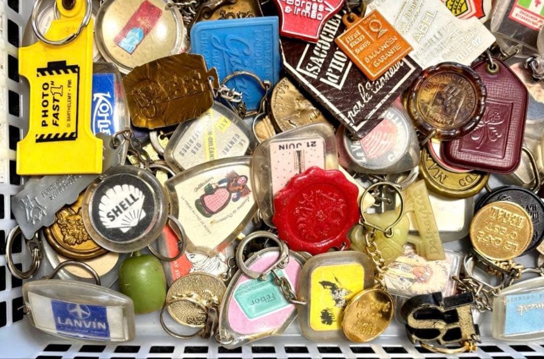 値下げ中!24【100個まとめて!】ヴィンテージ フランスフレンチ キーホルダー