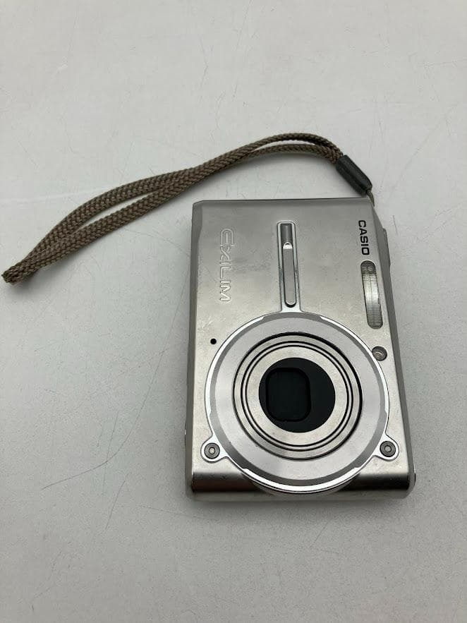CASIO EXILIM デジタルカメラ EX-S600 本体と充電器