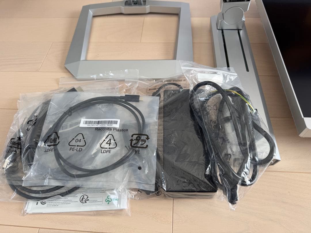 innocn 32インチ 32m2v 4KミニLEDモニター 本体