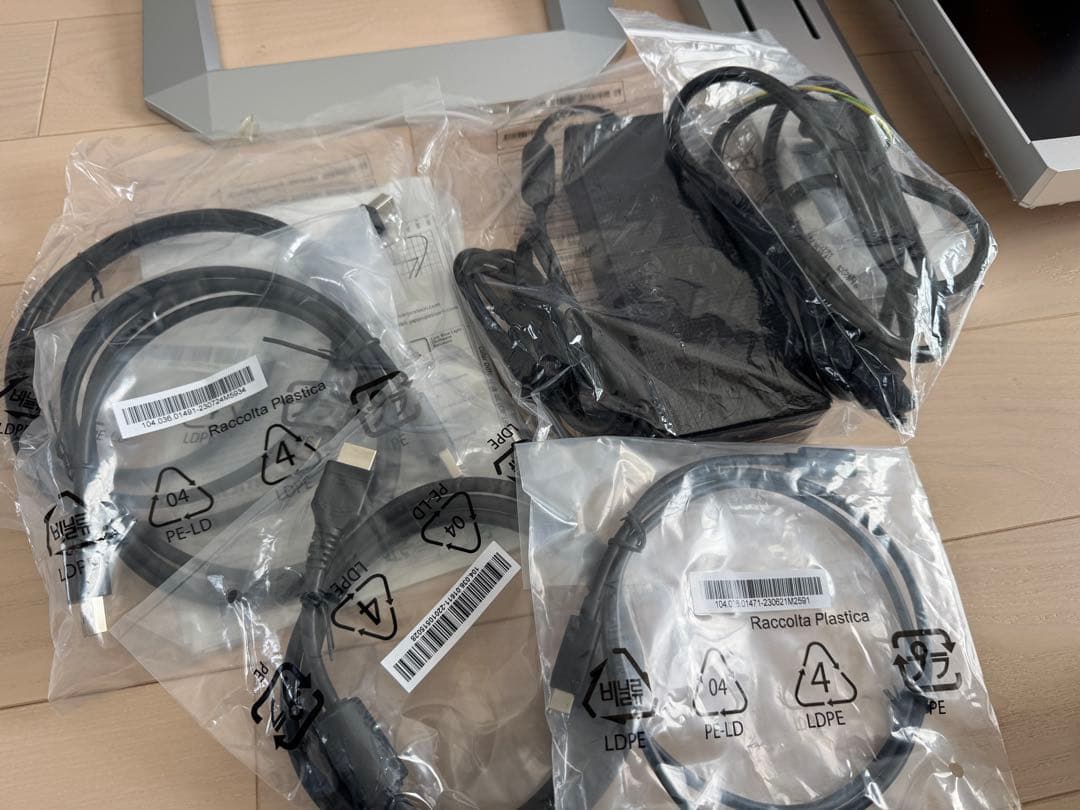 innocn 32インチ 32m2v 4KミニLEDモニター 本体