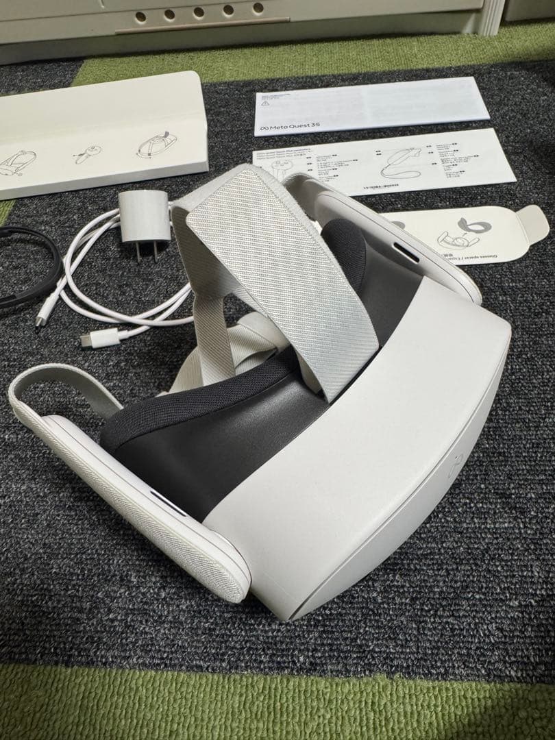  Quest 3S 128GB 本体とコントローラー