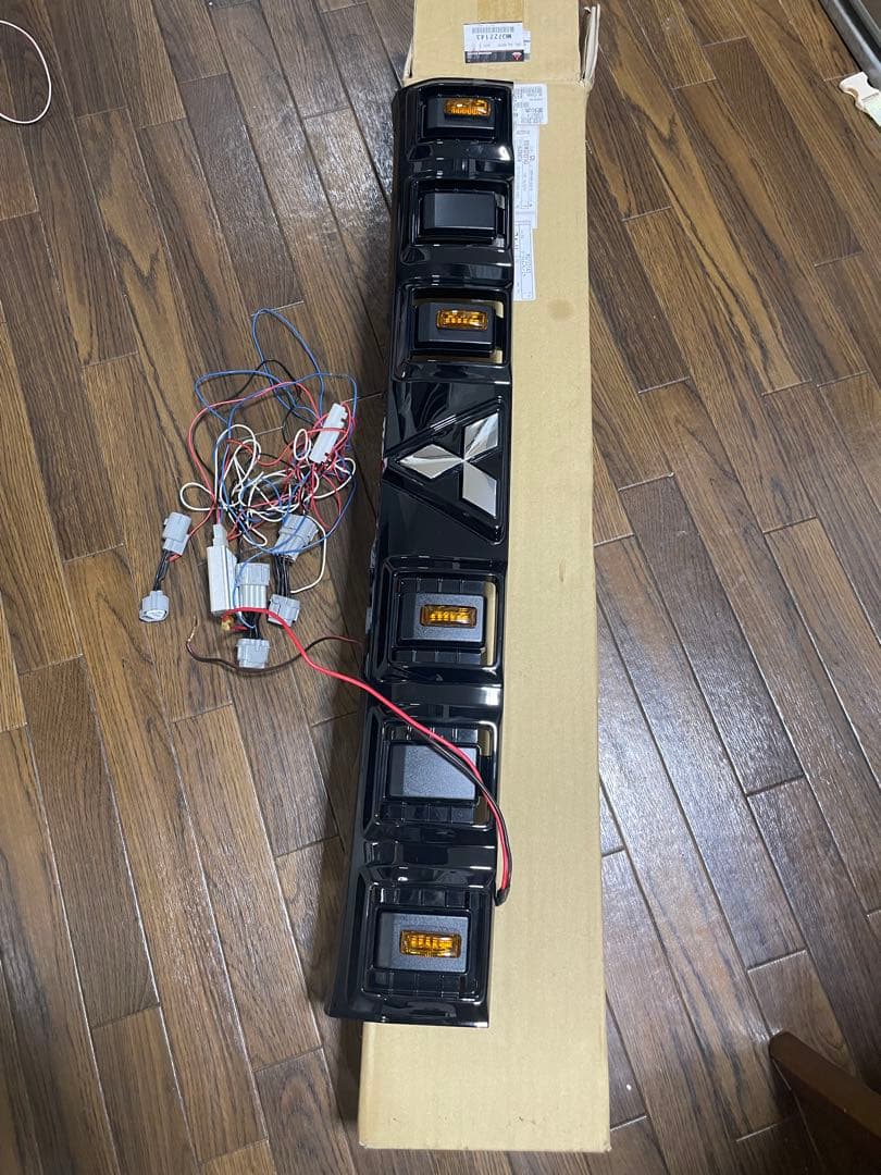 デリカミニフロントグリルLED光