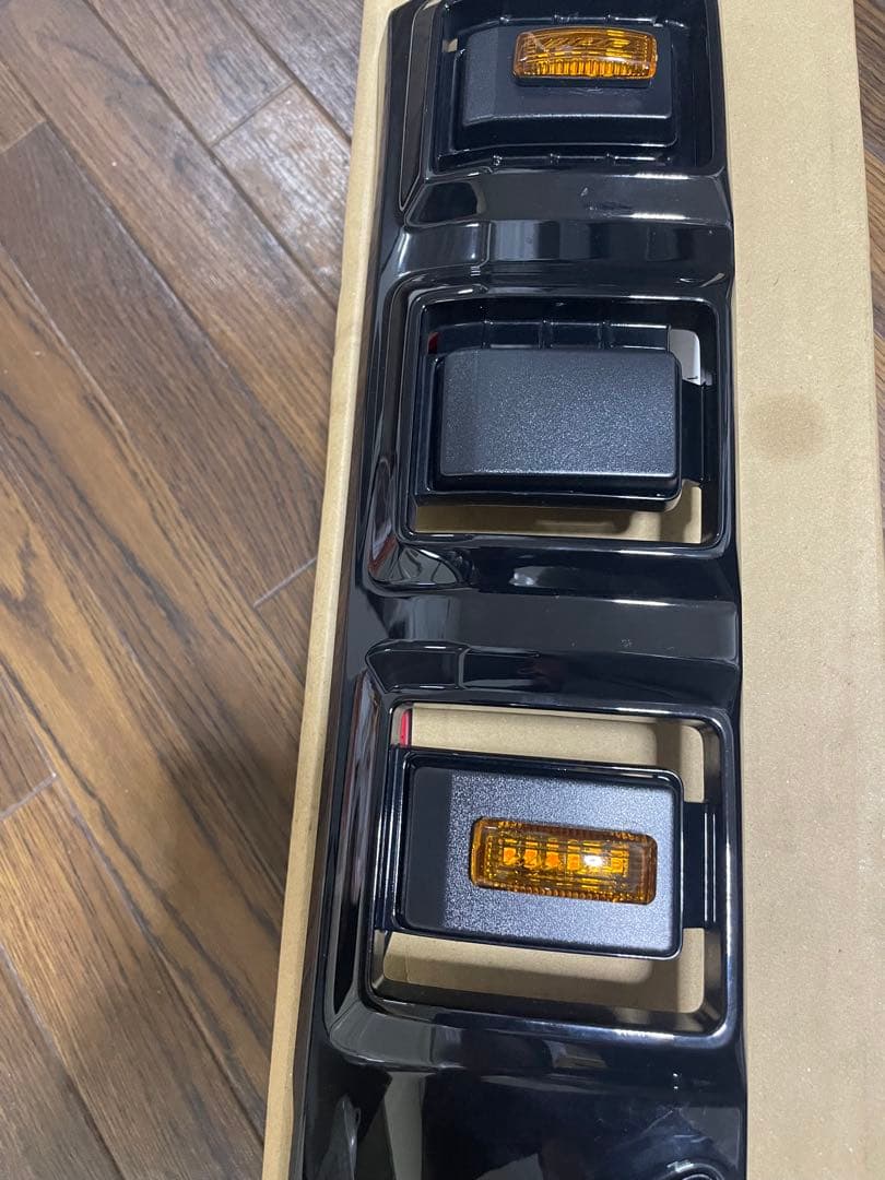 デリカミニフロントグリルLED光