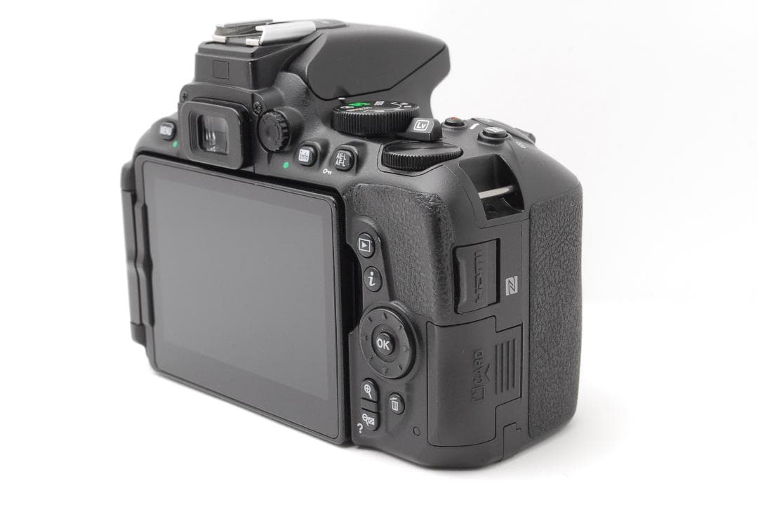 【使用感極少美品】Nikon D5600　WiFiモデル　スマホ転送　自撮りOK