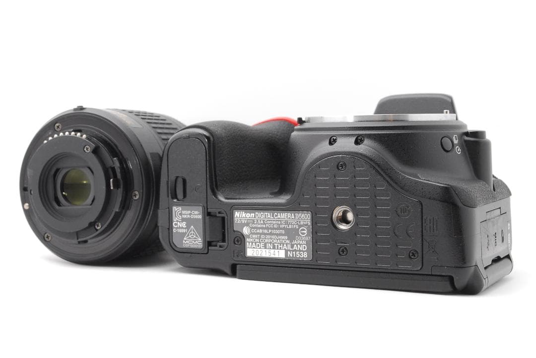 【使用感極少美品】Nikon D5600　WiFiモデル　スマホ転送　自撮りOK