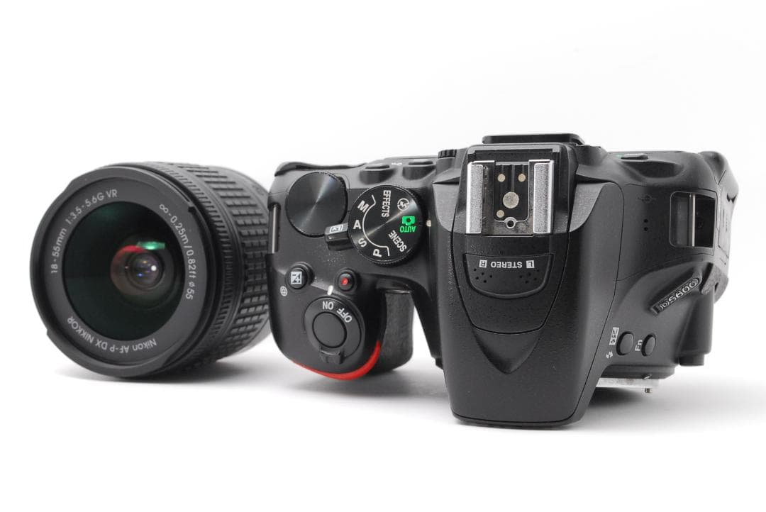 【使用感極少美品】Nikon D5600　WiFiモデル　スマホ転送　自撮りOK