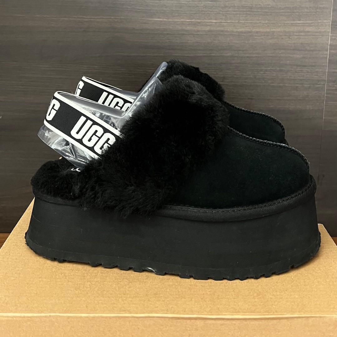 美品 UGG FUNKETTE プラットフォーム スリッパ 黒