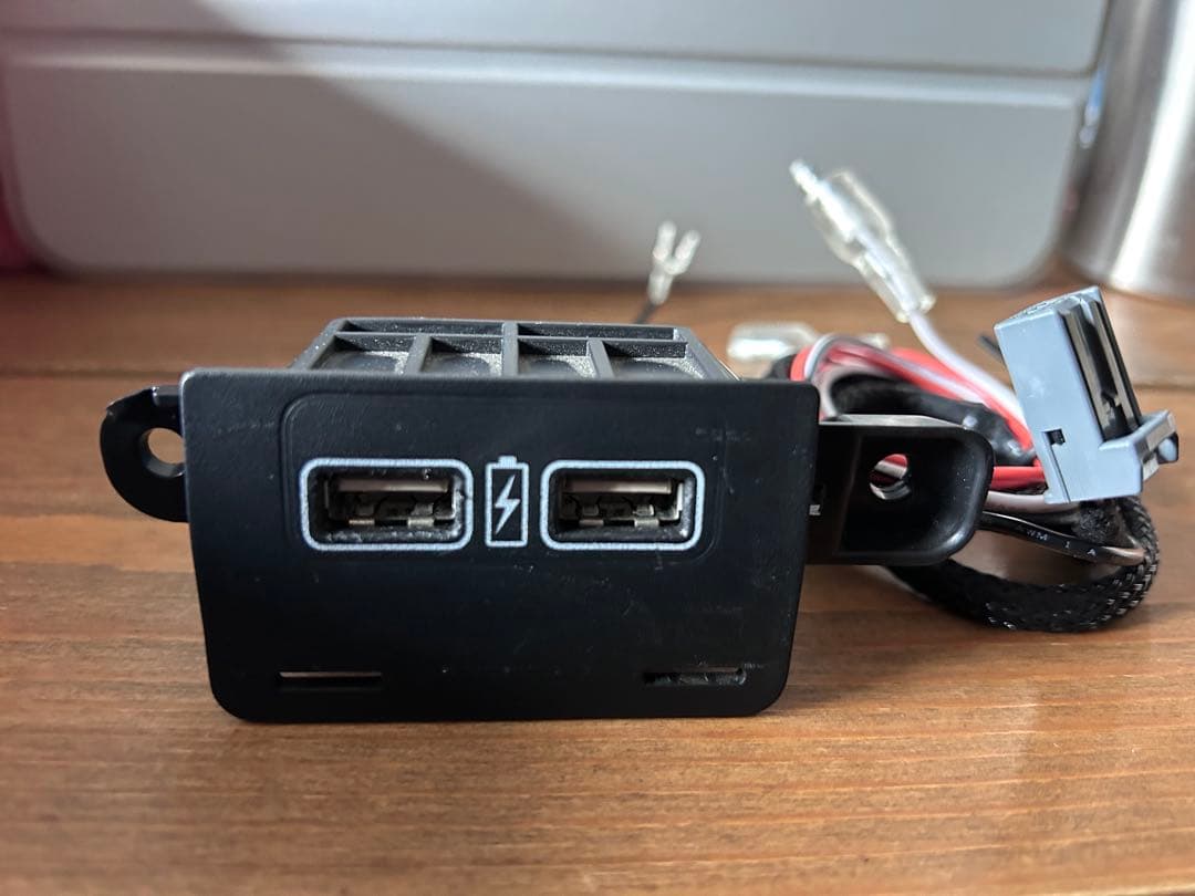 N-VAN 運転席側増設　USB 小物入れ設置　純正品　【お値引き対応不可】
