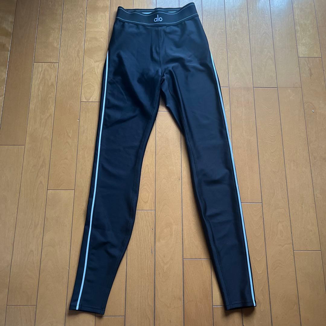 alo ブラックレギンス サイドストライプ