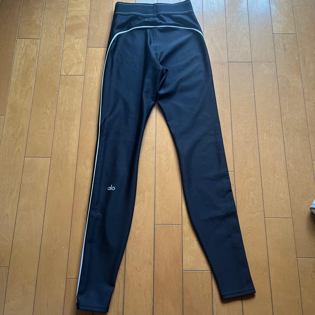 alo ブラックレギンス サイドストライプ