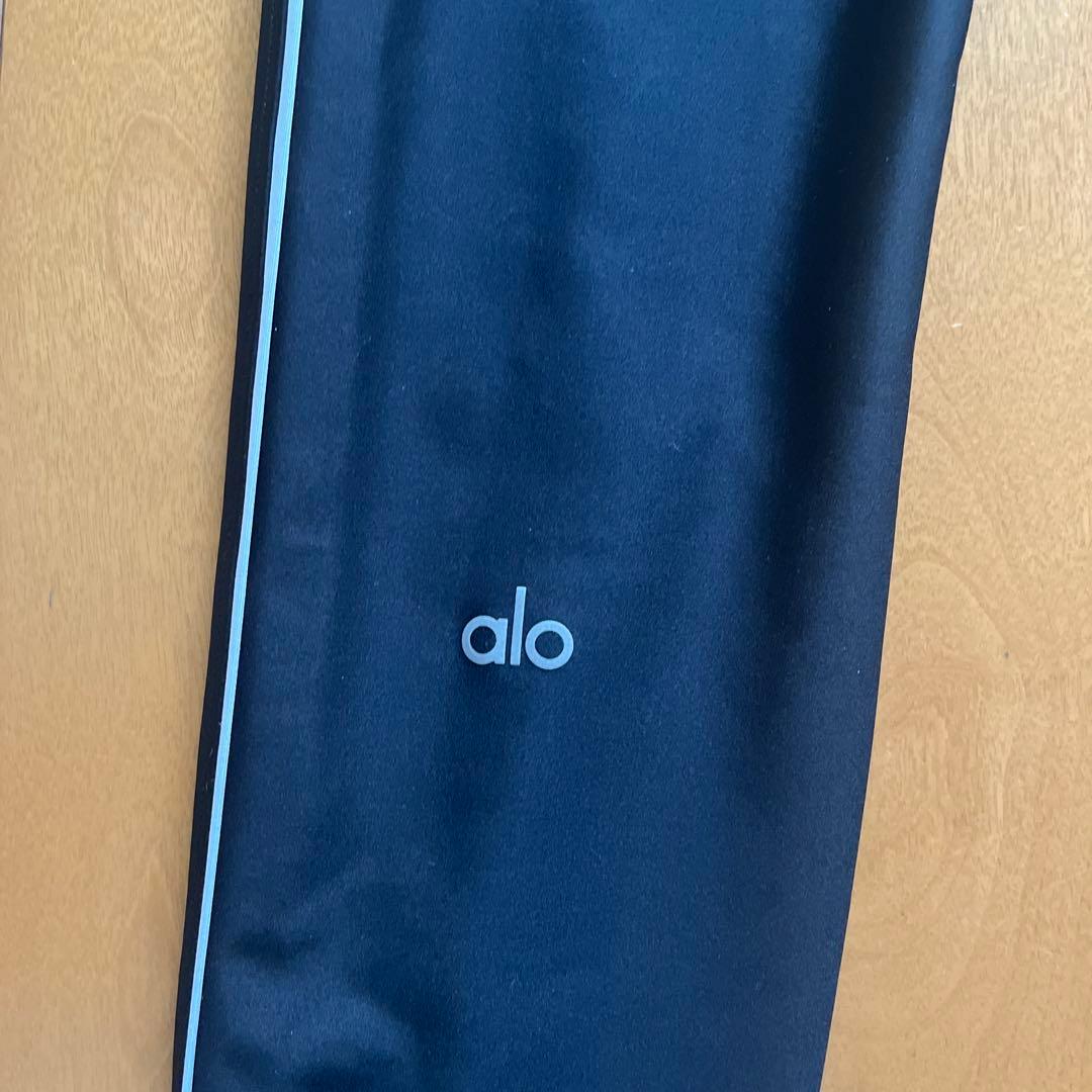 alo ブラックレギンス サイドストライプ