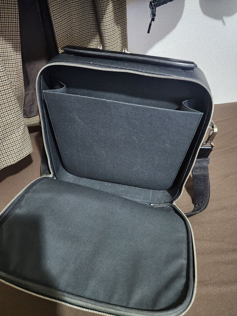 早い者勝ちLouis Vuitton タイガ　バッグ グリーン。鍵と小物入れ付き