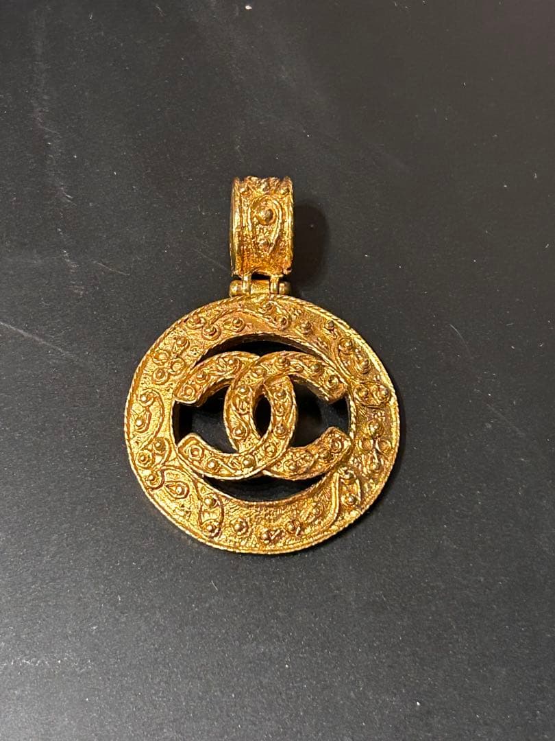 CHANEL ゴールド ロゴペンダント