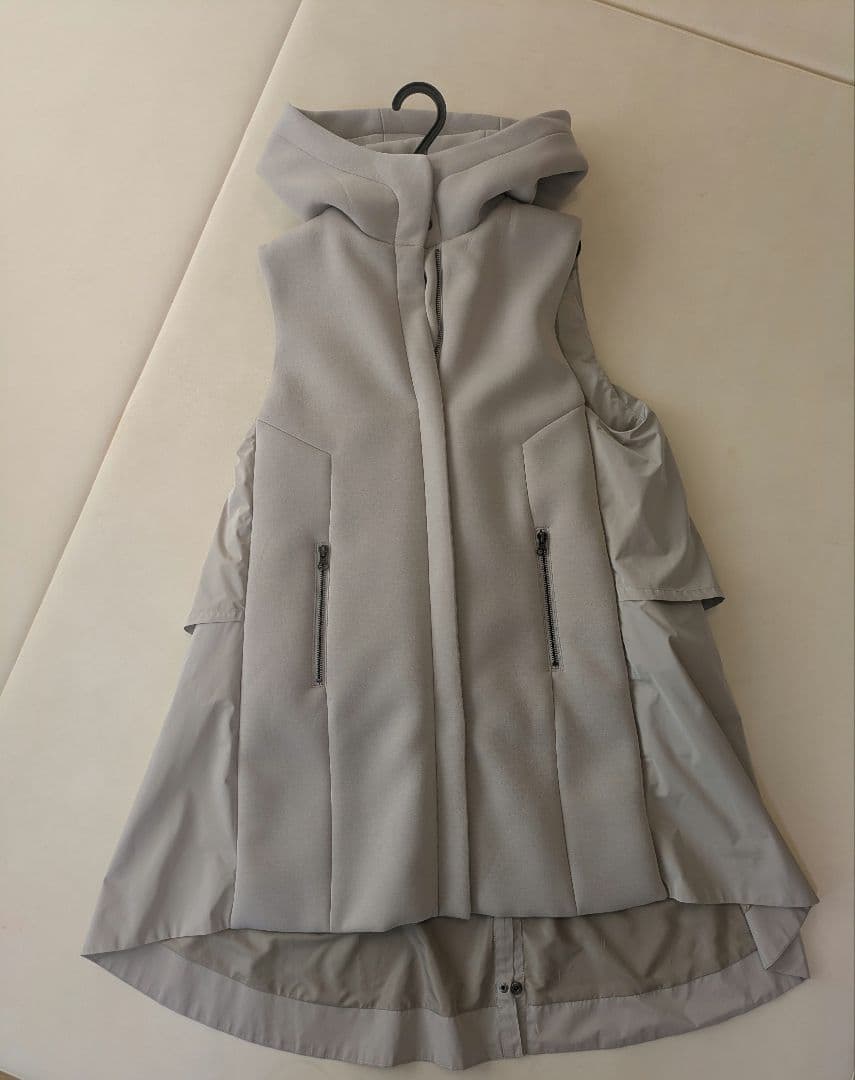 ヤマダヤ CLOVE　ドッキングデザインダウンベスト グレー