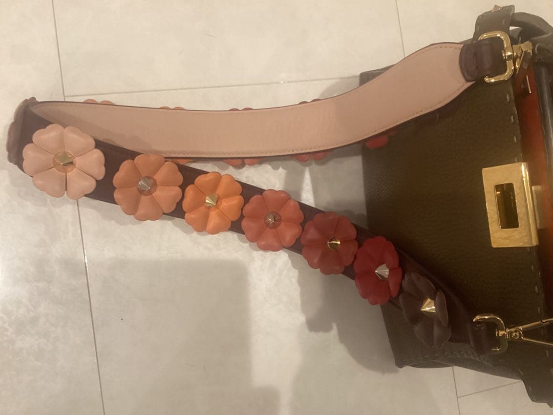 フェンディ　ピーカブー　エッセンシャリー　セレリア　ブラウン