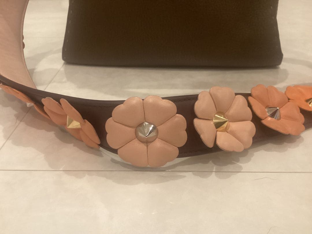 フェンディ　ピーカブー　エッセンシャリー　セレリア　ブラウン