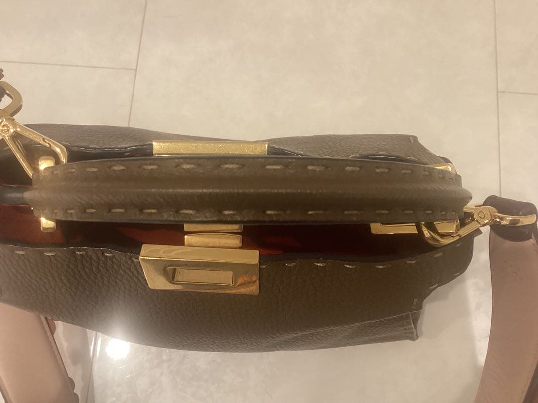 フェンディ　ピーカブー　エッセンシャリー　セレリア　ブラウン