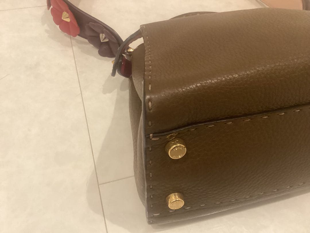 フェンディ　ピーカブー　エッセンシャリー　セレリア　ブラウン