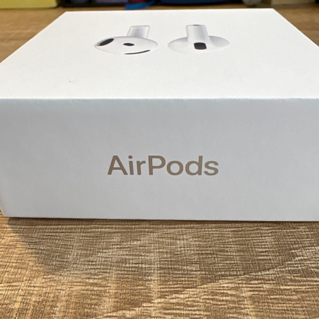 Apple AirPods4 本体 充電ケース付き