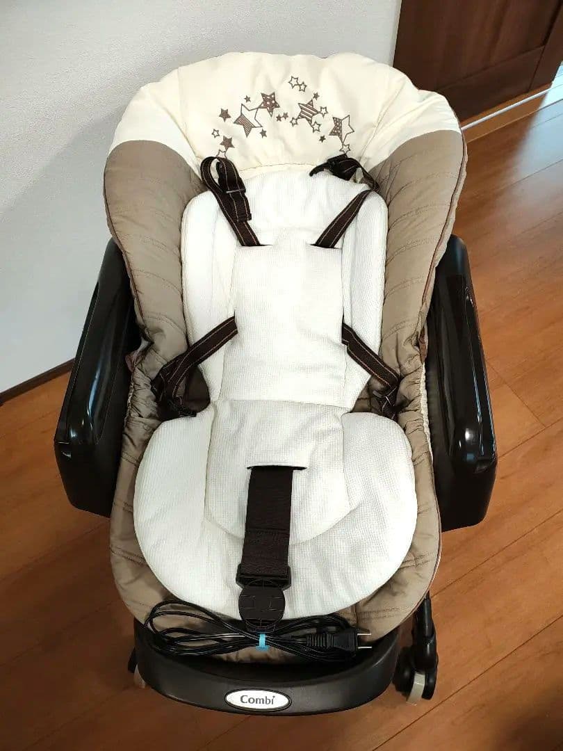 Combi 『ネムリラAT 』ハイローチェア　電動　　本日最終値下げ！！