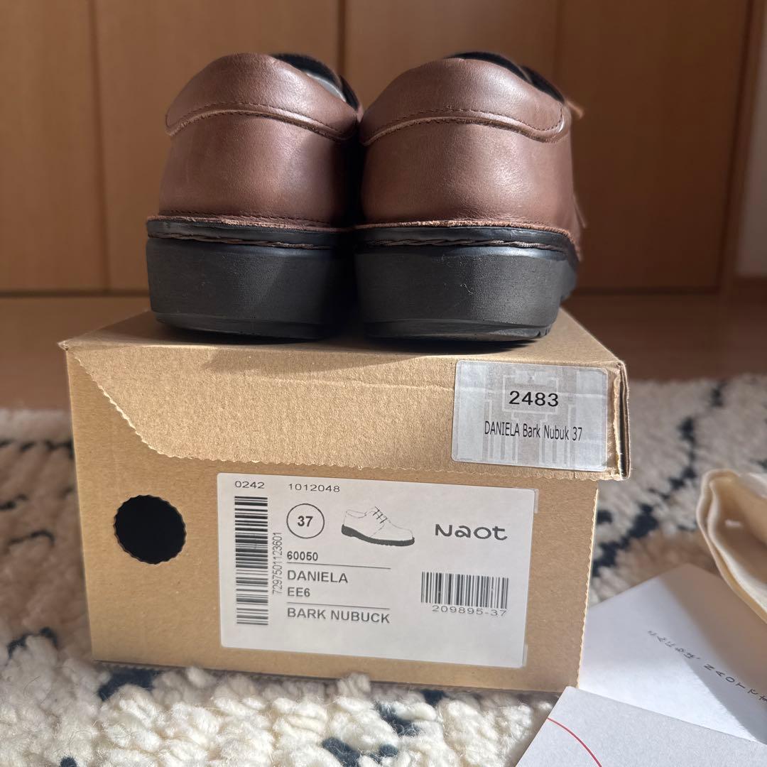 NAOT ダニエラ 37 ブラウン NUBUCK ミルクチョコレートのような色