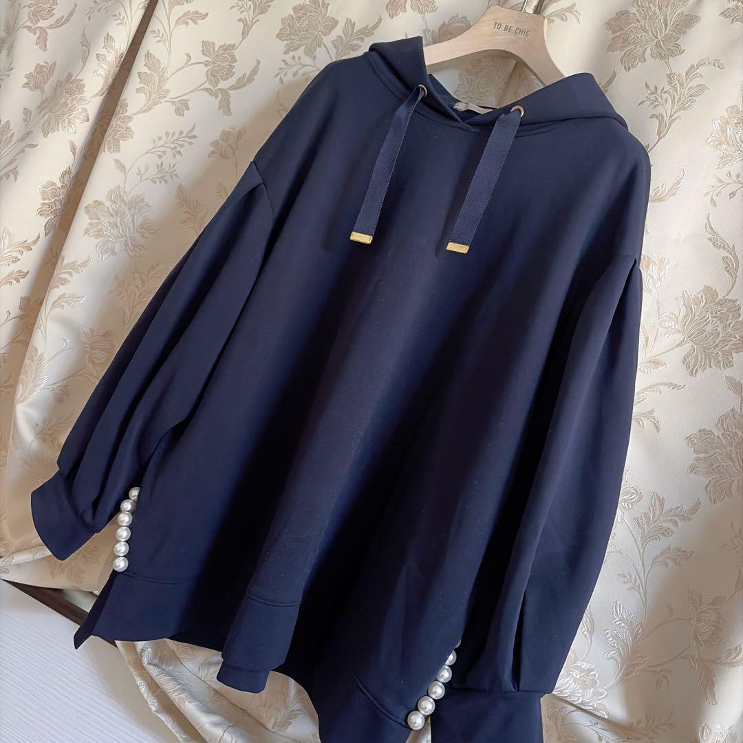 美品 大きいサイズ ローズティアラ パール付き パーカー