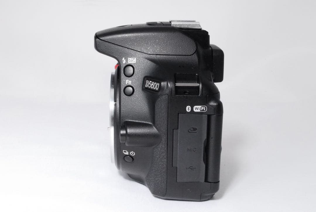 ❤️Nikon D5600 ダブルズームキット❤️一眼レフカメラ❤️手ぶれ補正付き❤️