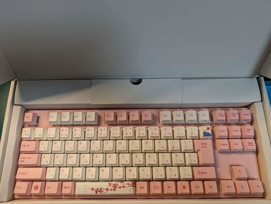 日本発売記念バージョン Varmilo 桜