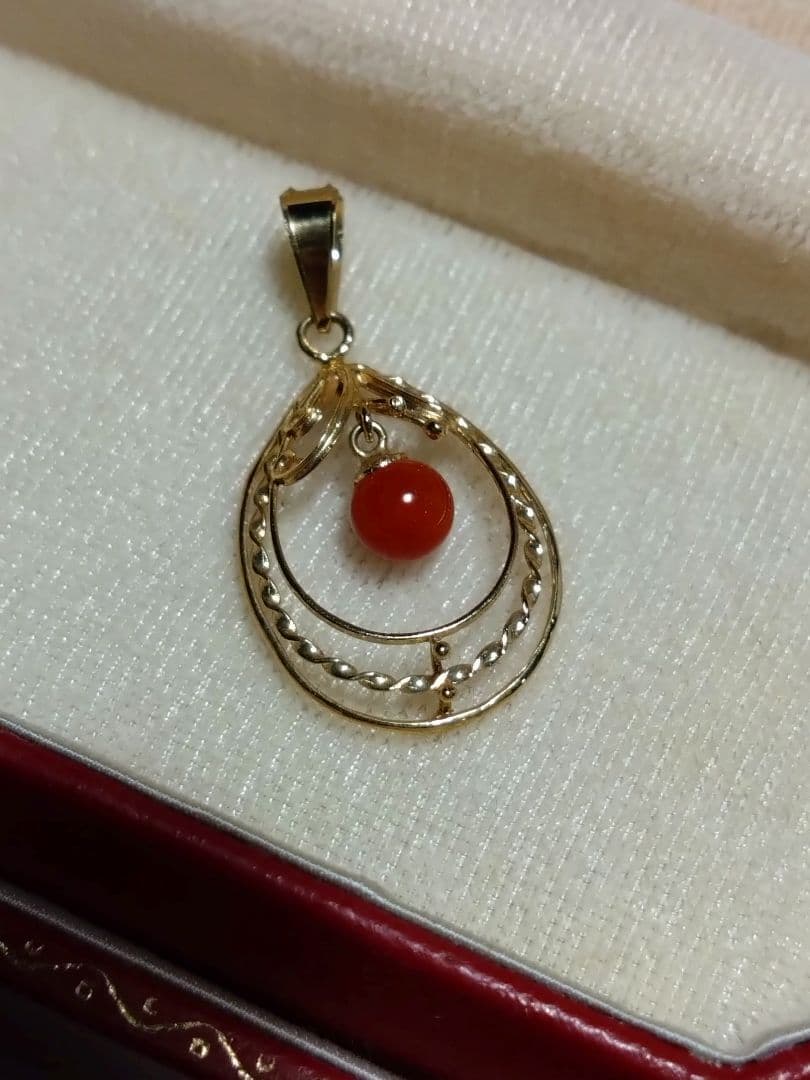 ミ*ザ様 K18　赤珊瑚　ネックレスペンダントトップ　チャーム　18金　貴金属