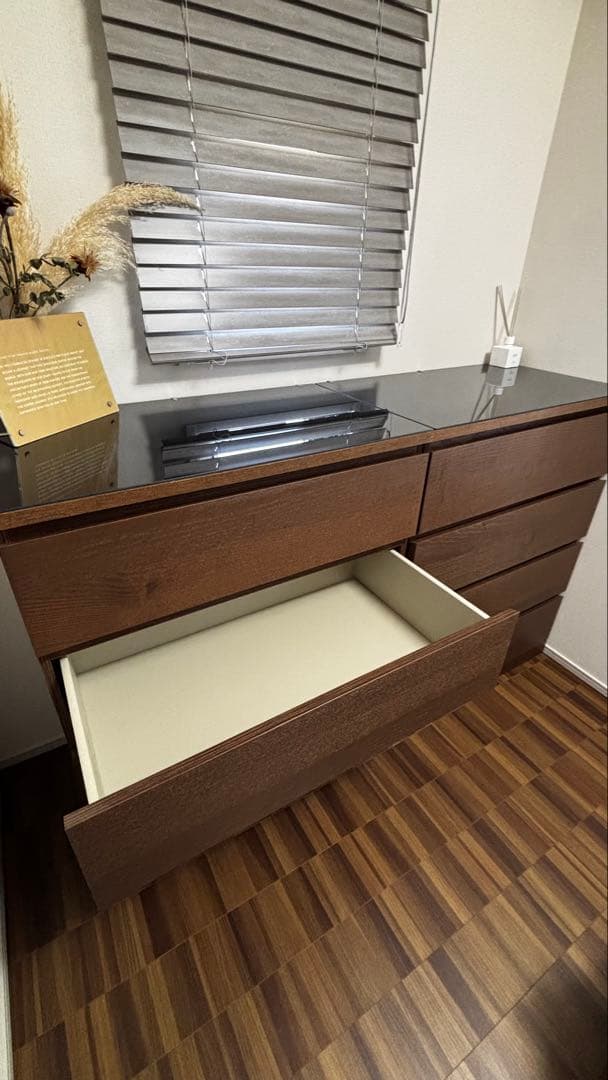 HiroIKEA MALM チェスト 引き出しx4 ガラストップ付①