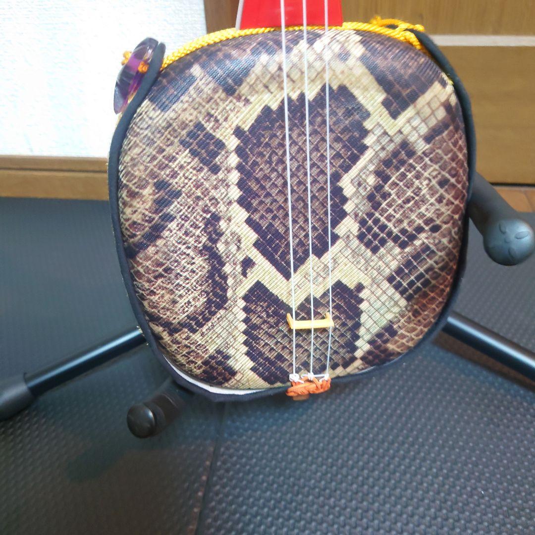 沖縄三線 人工皮 三味線 合皮 ヘビ皮柄 ⚠️漆剥がれ有ります　オマケでケース付