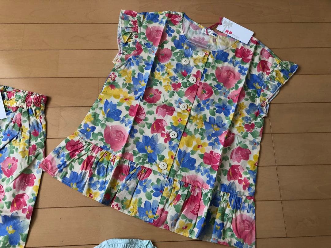 新品♡KP 花柄セットアップとシャーリングカットソーセット 150