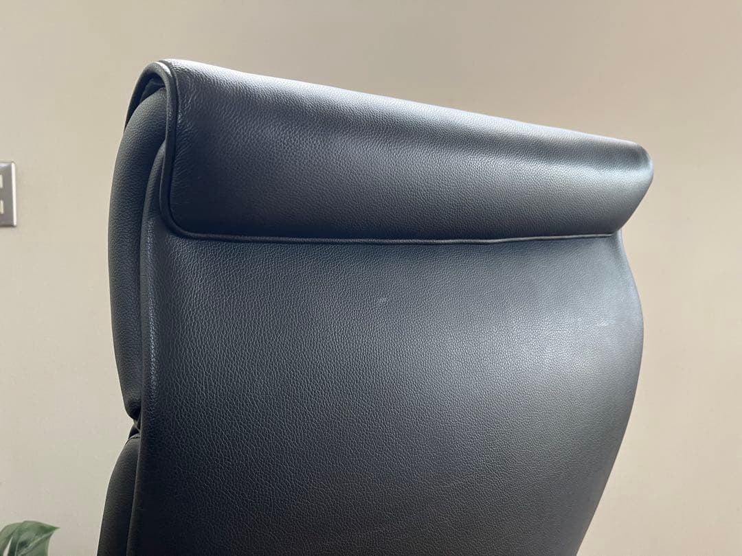 オカムラ　VILLAGE ビラージュ　エグゼクティブチェア　黒　本革　ハイバック