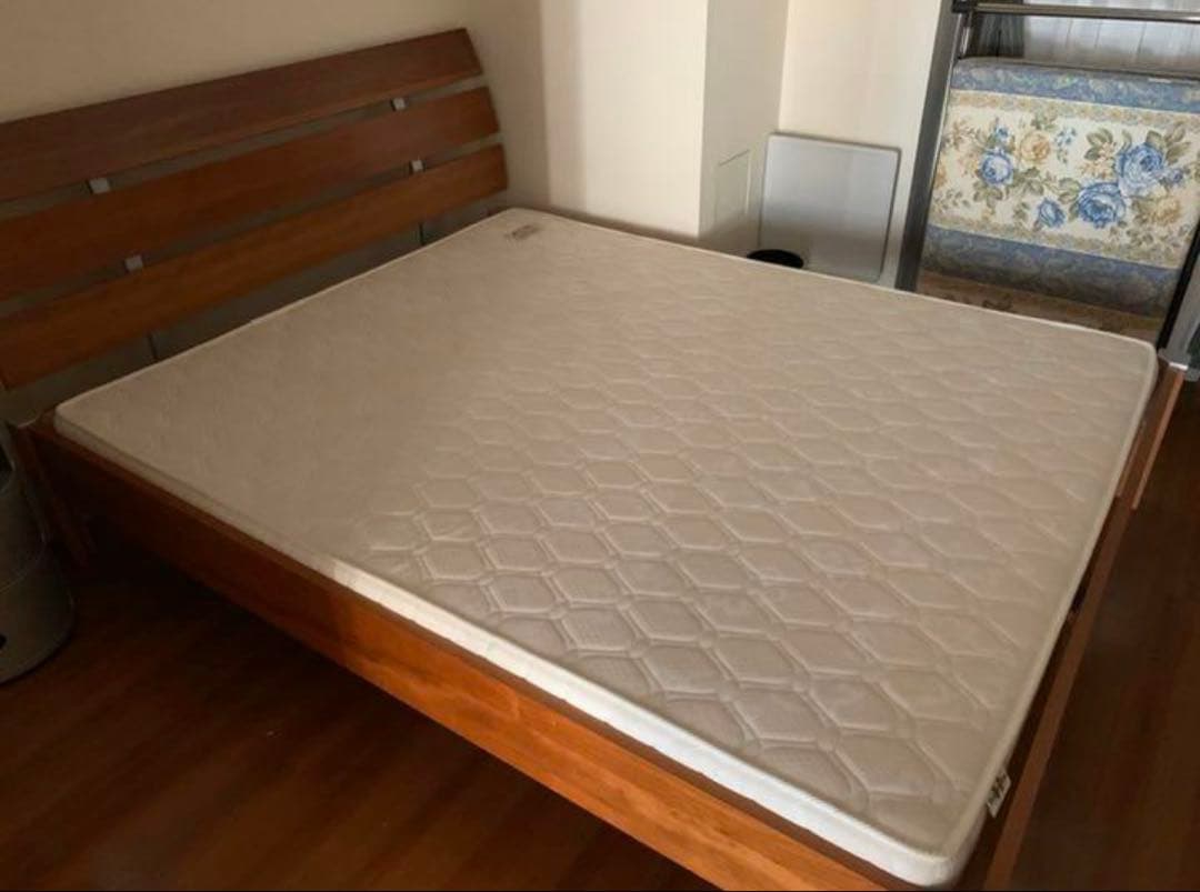 BoConcept 木製　クイーンベッド シンプル　北欧　フレームのみ