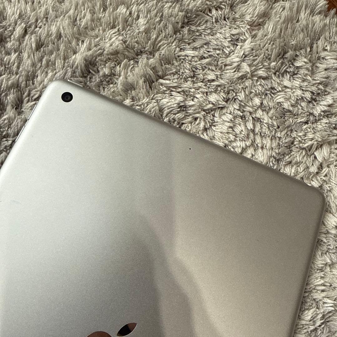 Apple iPad 本体　第7世代　シルバー