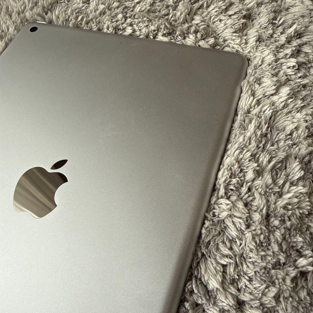 Apple iPad 本体　第7世代　シルバー