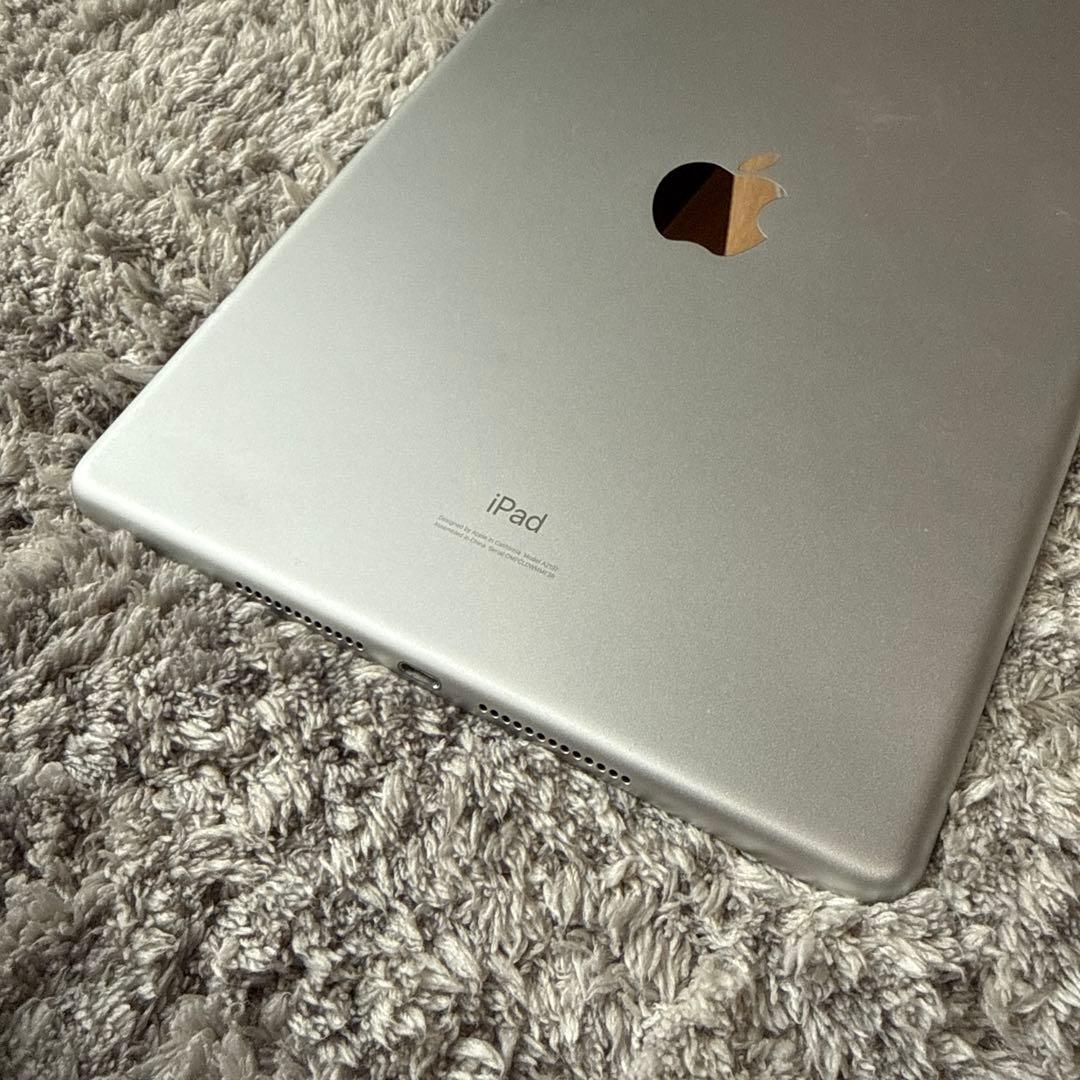 Apple iPad 本体　第7世代　シルバー