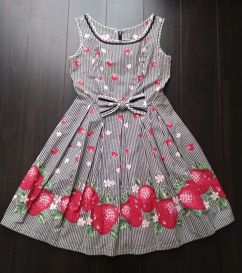 エミキュ ストライプ苺プリント ノースリーブワンピース