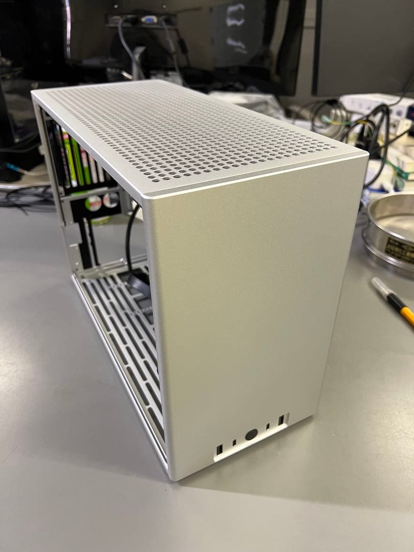 NCASE M1 EVO シルバー ITXケース