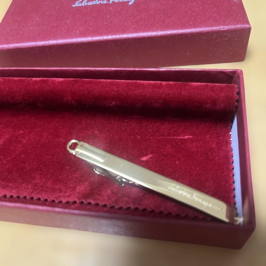 フェラガモ ネクタイピン　ゴールド