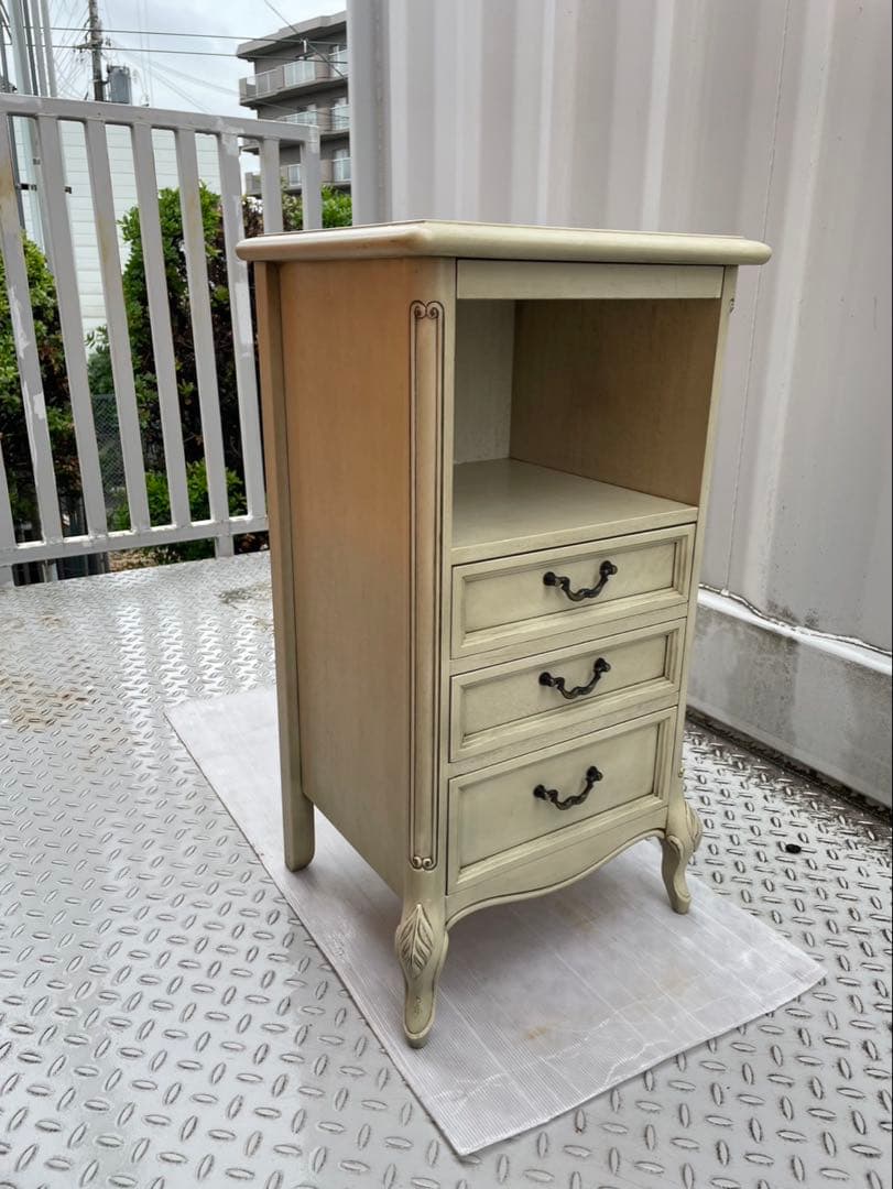 アンティーク　猫足　チェスト　クリーム色の木製キャビネット 3段