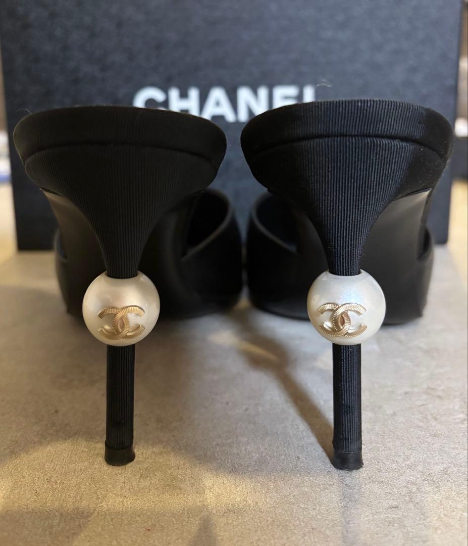 CHANEL ブラック ポインテッドトゥ ミュール