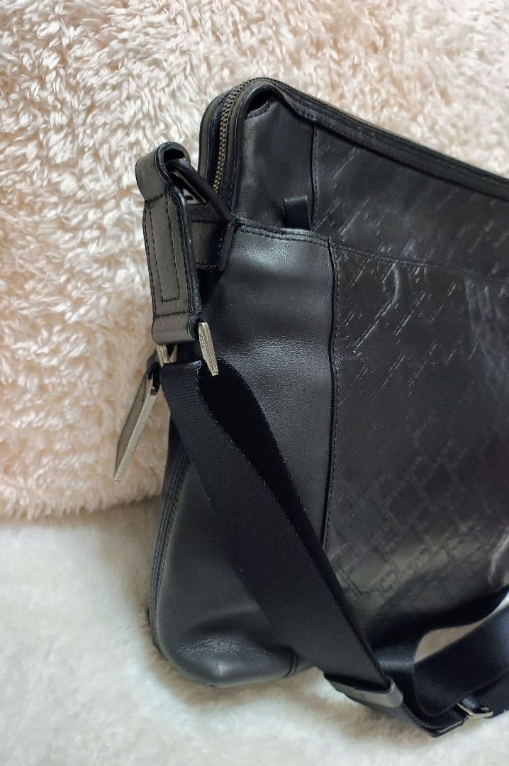 TUMI トゥミ ブラック レザーショルダーバッグ エンボス 型押し